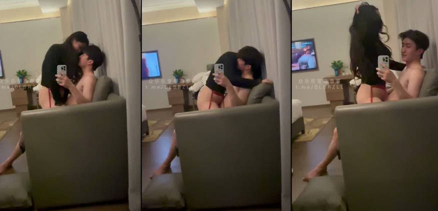 2026年2月最新，富二代留学生约炮，完美露脸，【杨昭的性爱】，镜子前后入雪白的蜜桃臀，特写粉嫩鲍鱼，操的有些肿了